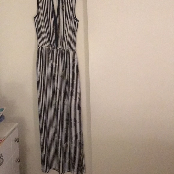 Maxi Sleeveless summer dress light weight fabric - Picture 2 of 4